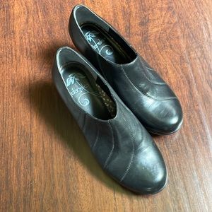 Dansko woman’s Bennett pump size 40